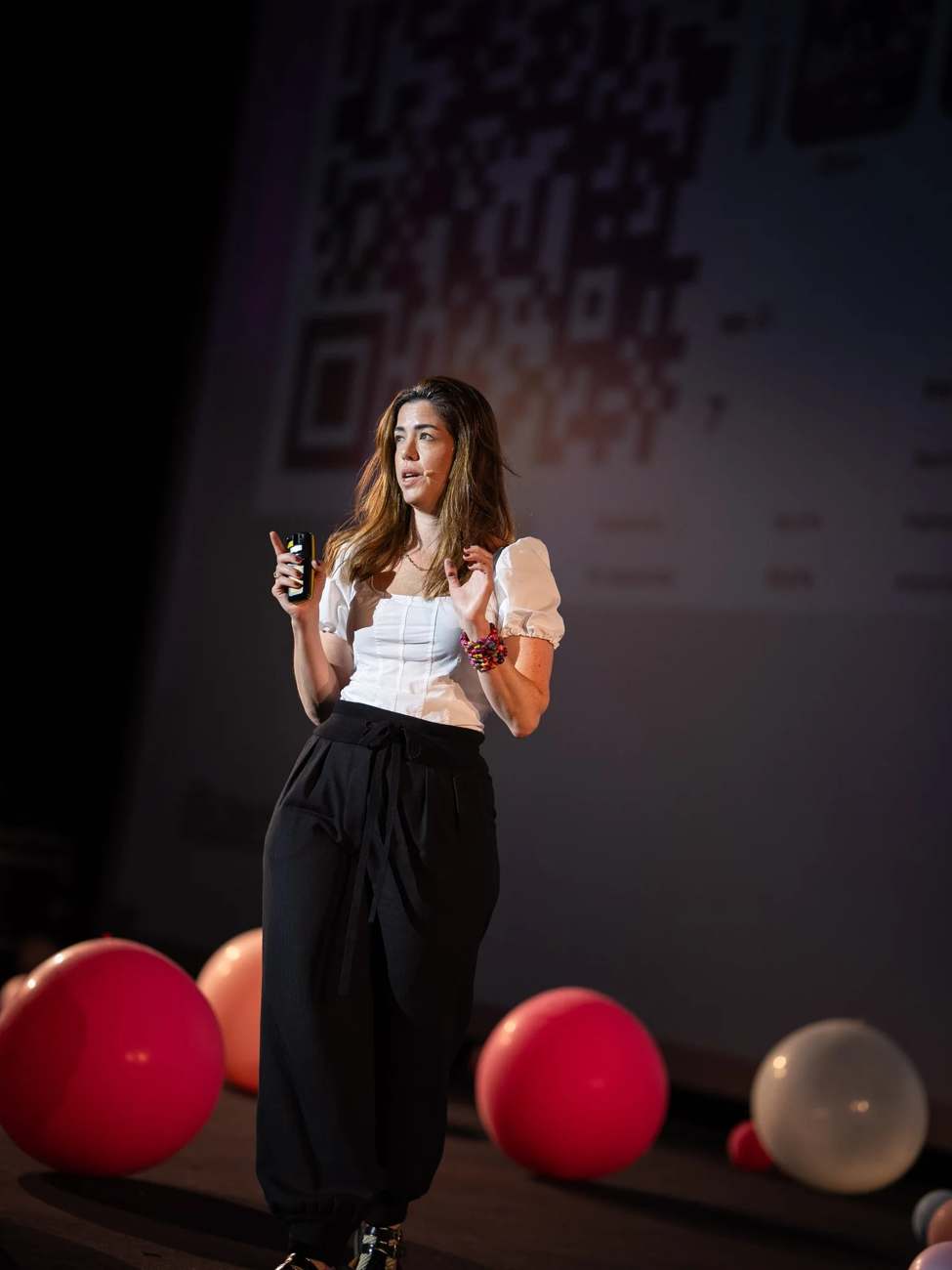 Daniela Goicoechea en el escenario de Woman Rock